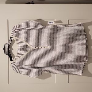 NWT Old Navy Navy Stripped Tee